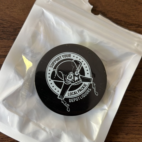 Whole lot of pop sockets - Picture 3 of 13